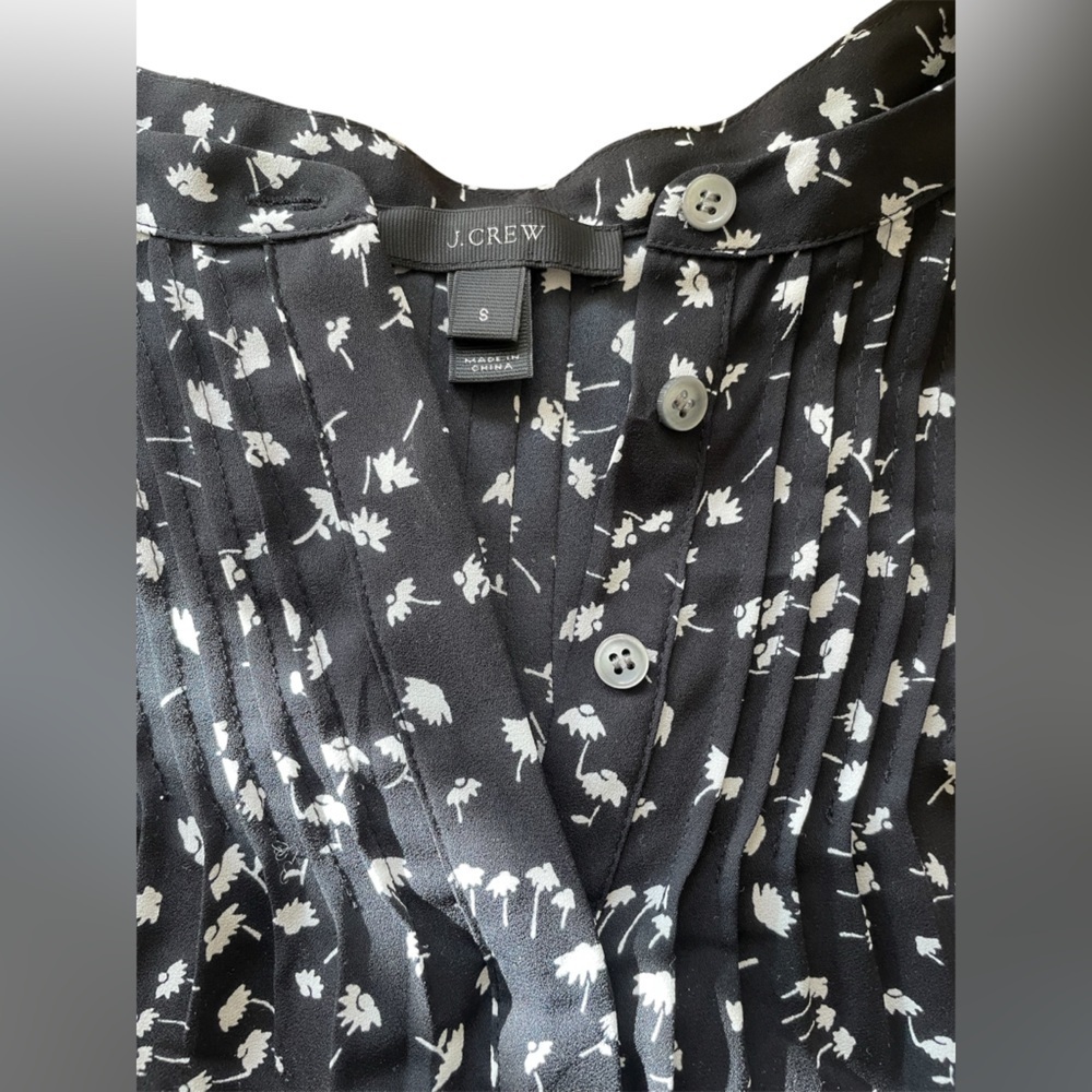 J Crew Black V Neck White Floral Tie Sleeve Blouse with Button Detail Small - Picture 4 of 4